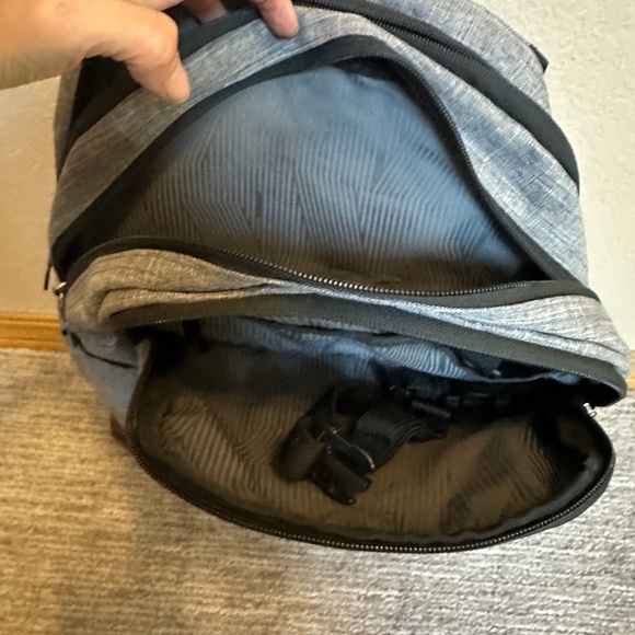 Bondka Heavy duty padded Laptop Backpack EUC - Picture 6 of 9